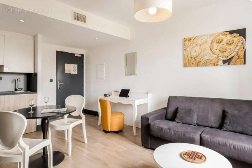 INVESTISSEMENT LOCATIF  Nîmes  Résidence d'Affaires Appart'City Collection Nîmes Arènes - 6, 07 % de rentabilité - photo 2