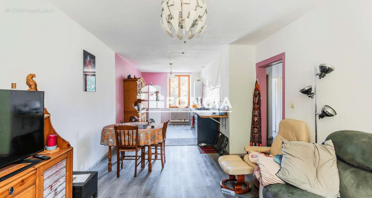 Appartement à CHATEL-SAINT-GERMAIN
