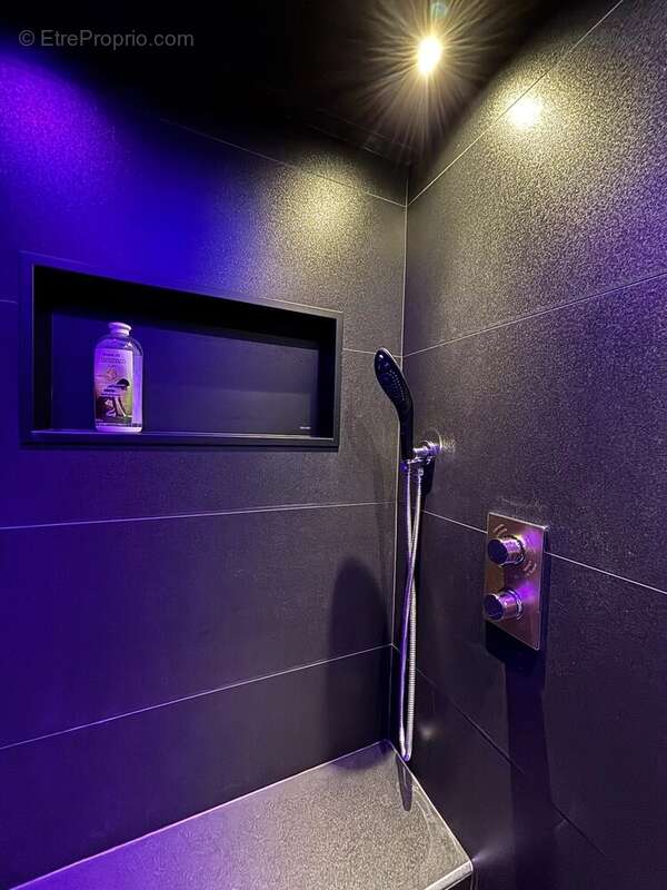 Le Cannet - Studio aménagé en loveroom - idéal investisseur - photo 11