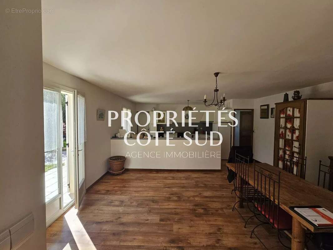 Maison à SAINT-VICTOR-LA-COSTE