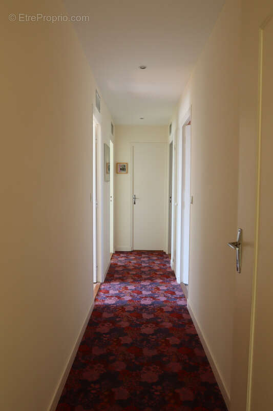 Maison à AINAY-LE-CHATEAU