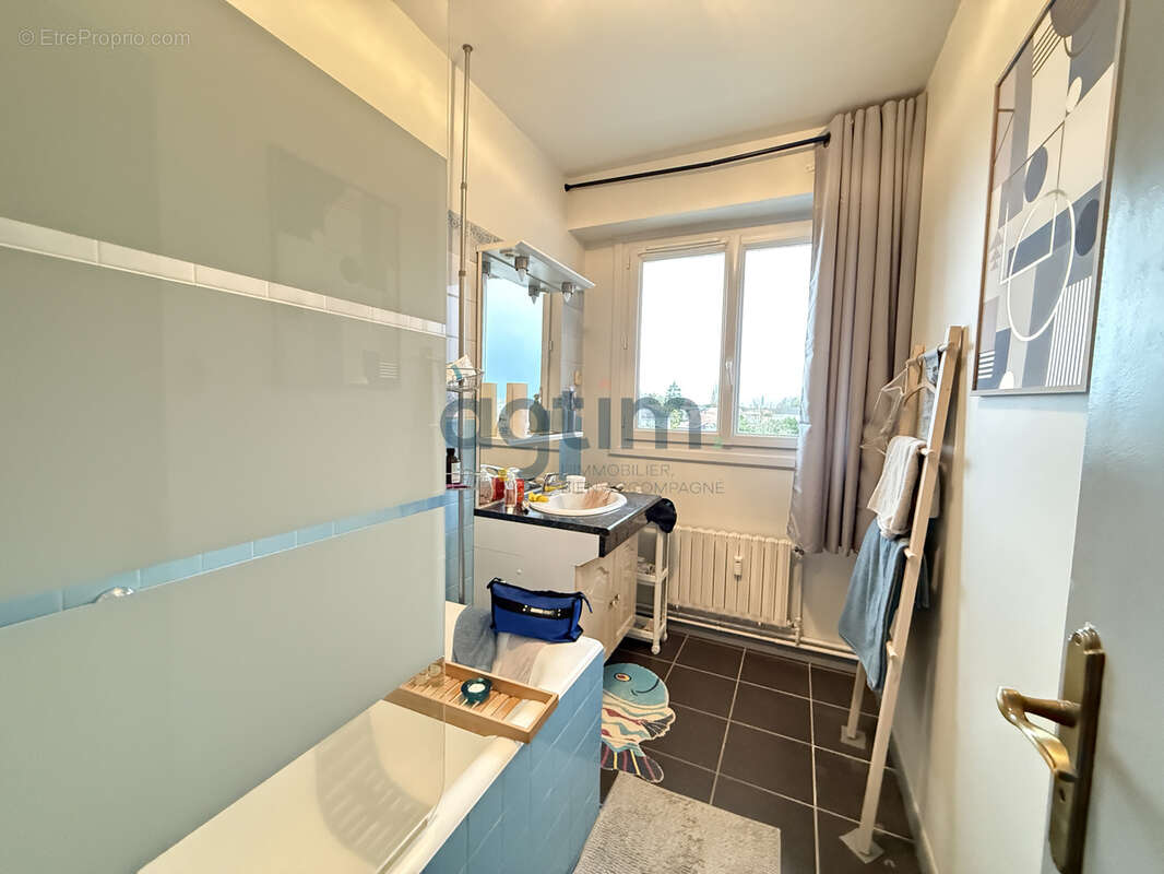 Centre-ville Montaigu, au 2e avec ascenseur, T3, 49,45 m2 habitables, cave, parking - photo 7