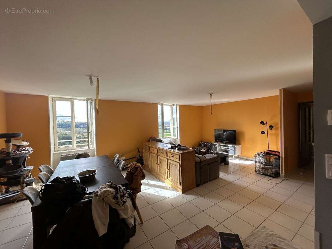 Bel Immeuble de Rapport au coeur du village d'Ayen Corrèze 4 locations - photo 8