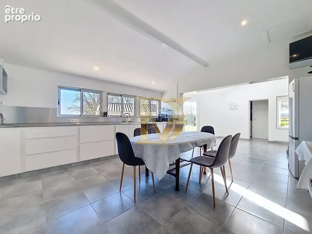 Maison 300 m² à Cere-La-Ronde  - photo 9