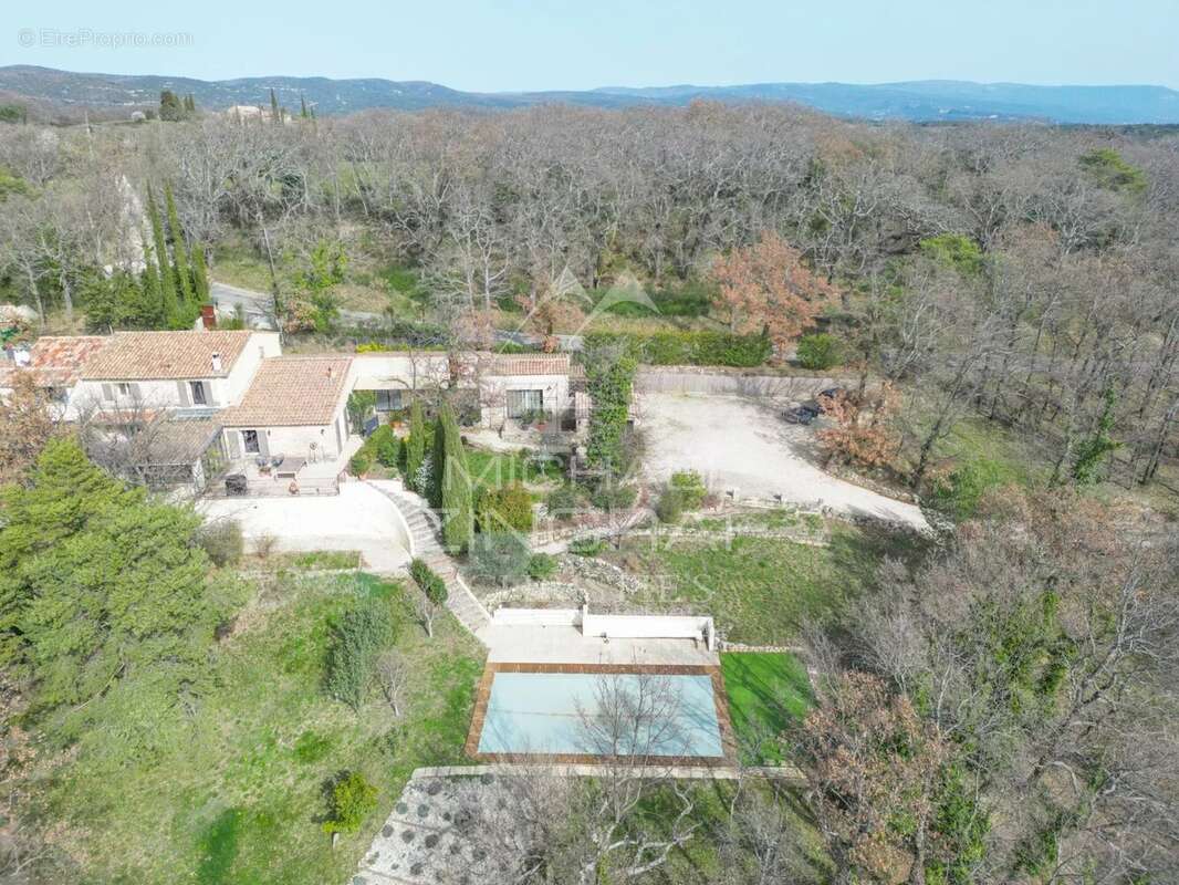 Maison à GORDES