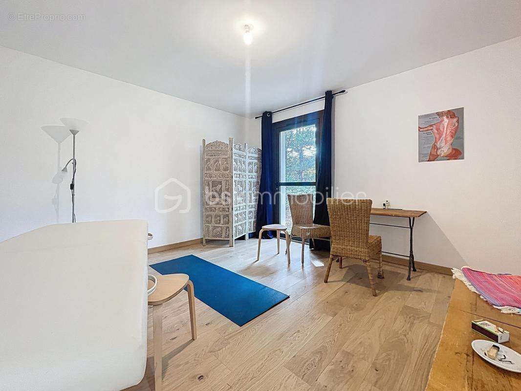 Commerce à SAINT-VALLIER-DE-THIEY