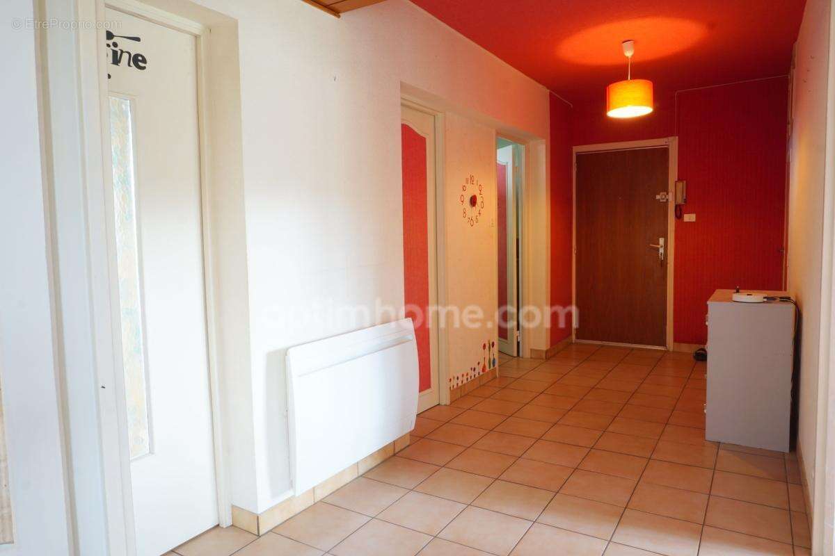Appartement 3 pièces avec grand balcon et cave à NAVENNE - photo 10