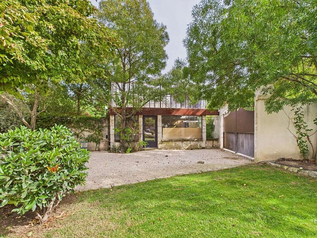 A Vendre : Mas en pierre avec piscine à Molleges - photo 4