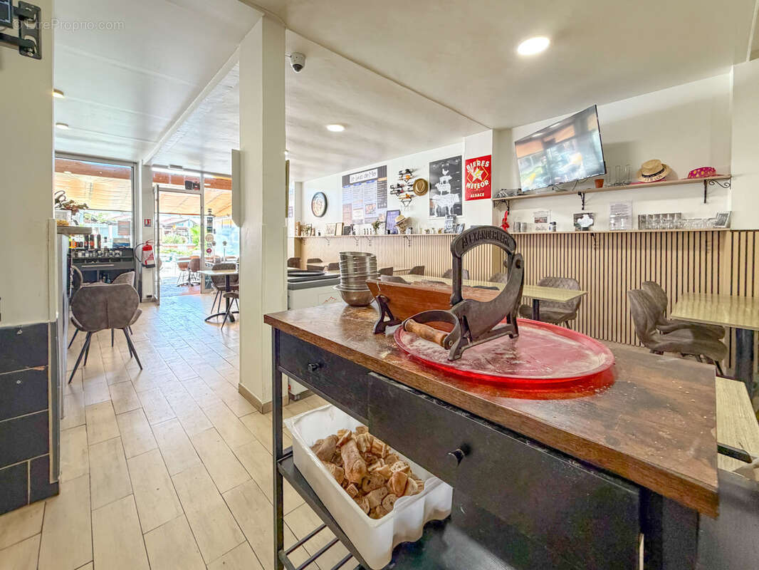 Commerce à LA LONDE-LES-MAURES