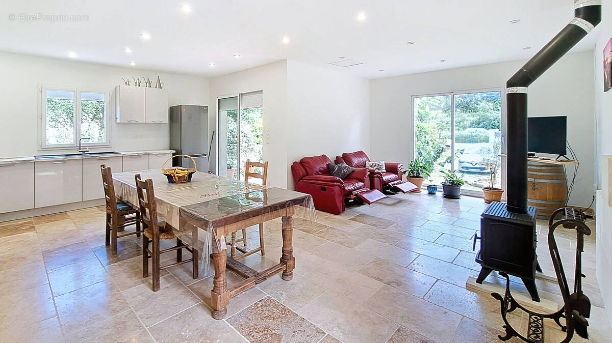 Maison à SAINT-ETIENNE-DU-GRES