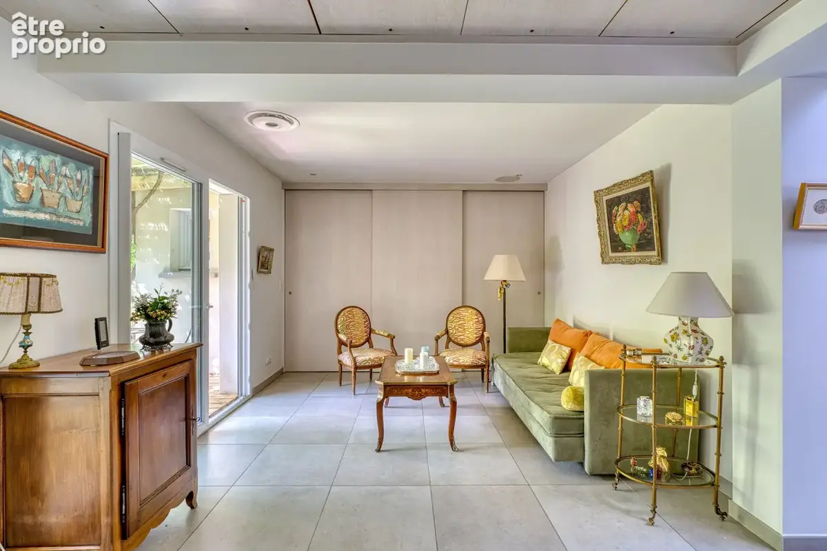 Véritable coup de cœur pour cette demeure atypique avec jardin et terrasse au calme absolu proche de Montchat - photo 9