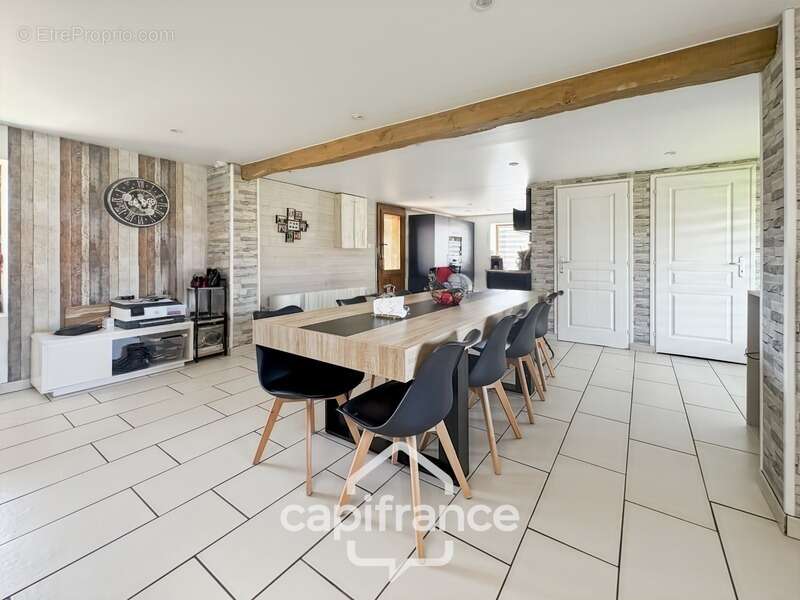 Maison à L'ABERGEMENT-SAINTE-COLOMBE