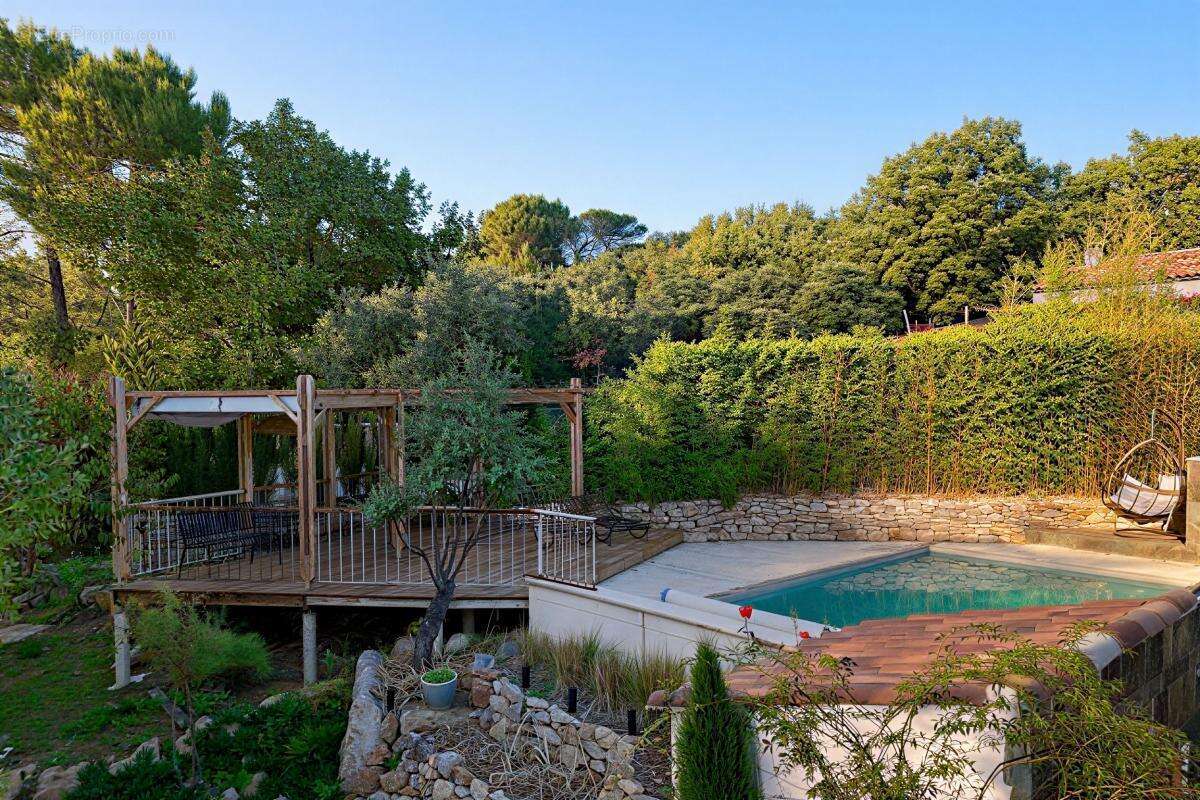 Maison à POURRIERES