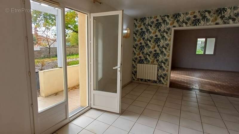 Maison à ROULLET-SAINT-ESTEPHE