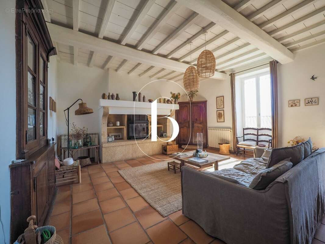 Maison à LAUDUN-L'ARDOISE