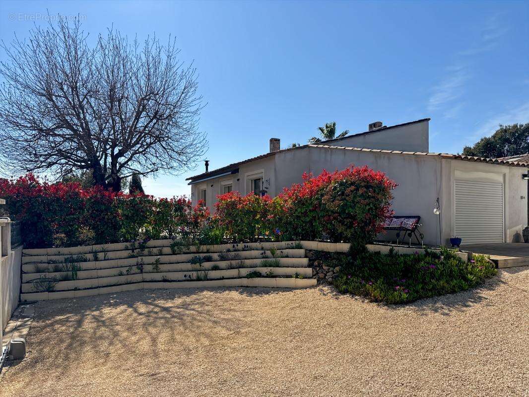 Maison à ROQUEBRUNE-SUR-ARGENS