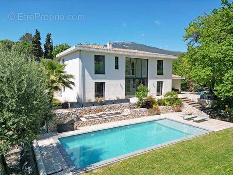 Maison à ROQUEFORT-LES-PINS