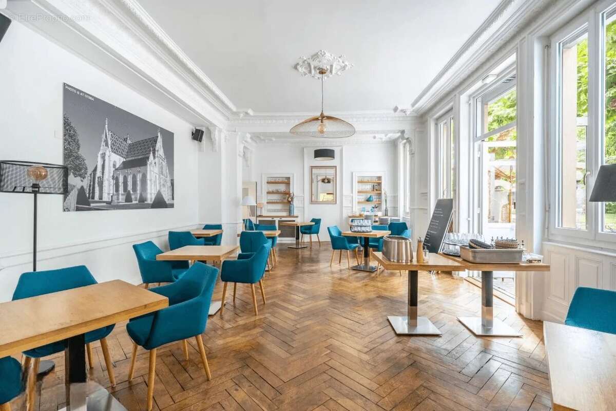 Hôtel 3 étoiles de 3000m² avec grand parc - photo 8