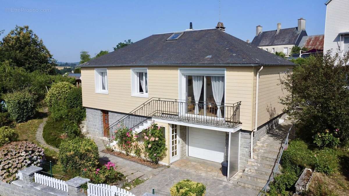 Maison à CONDE-SUR-VIRE