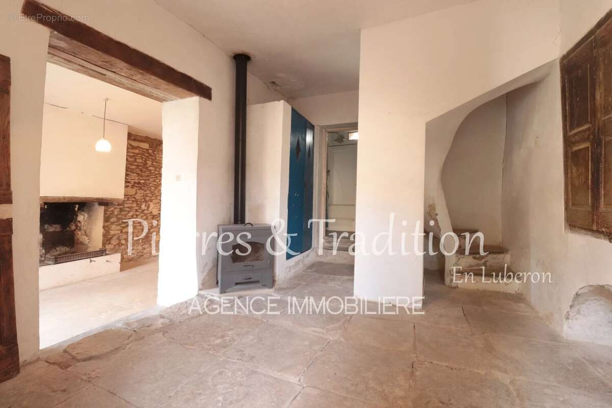 Maison à SAINT-SATURNIN-LES-APT