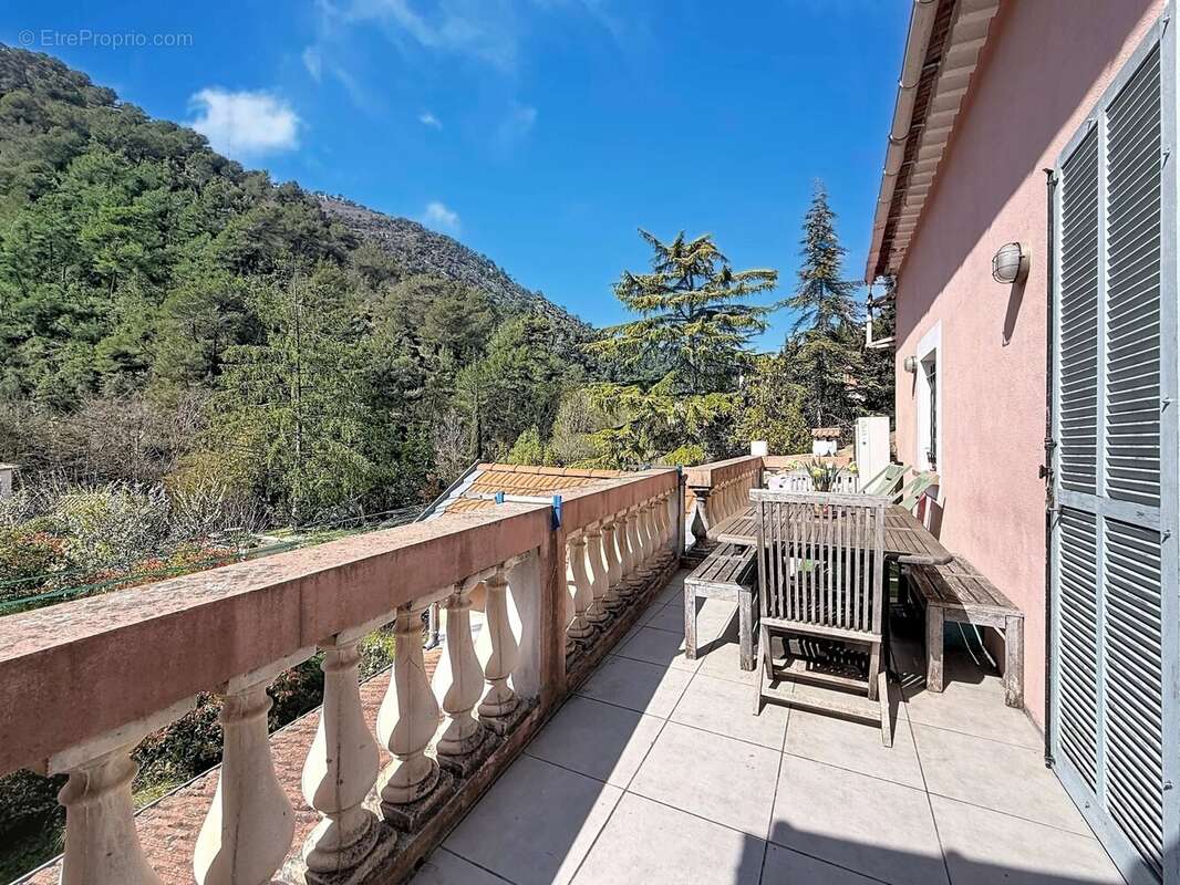 Maison à TOURRETTE-LEVENS