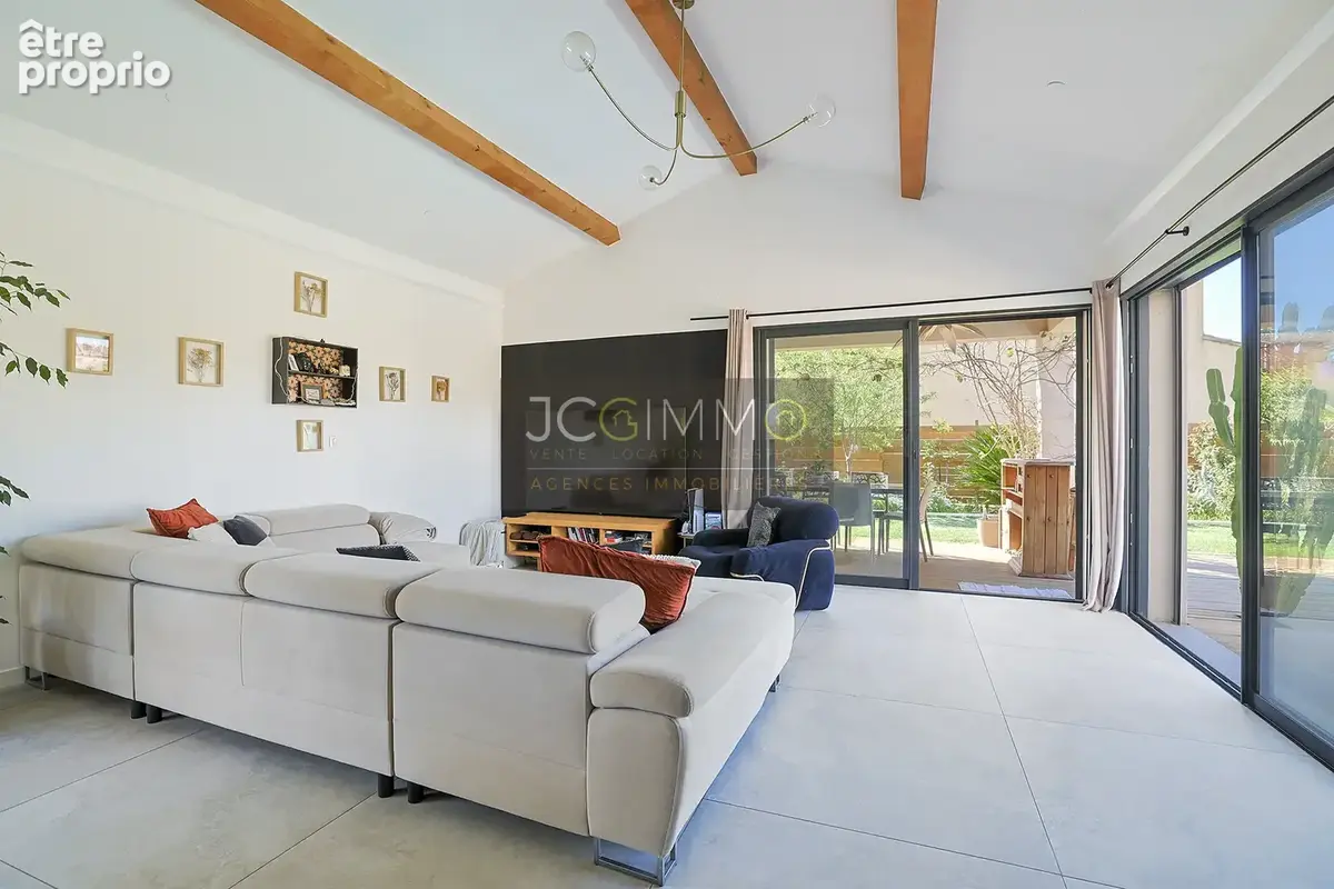 Villa contemporaine -152 m2 avec piscine et double garage à proximité des commodités - photo 3
