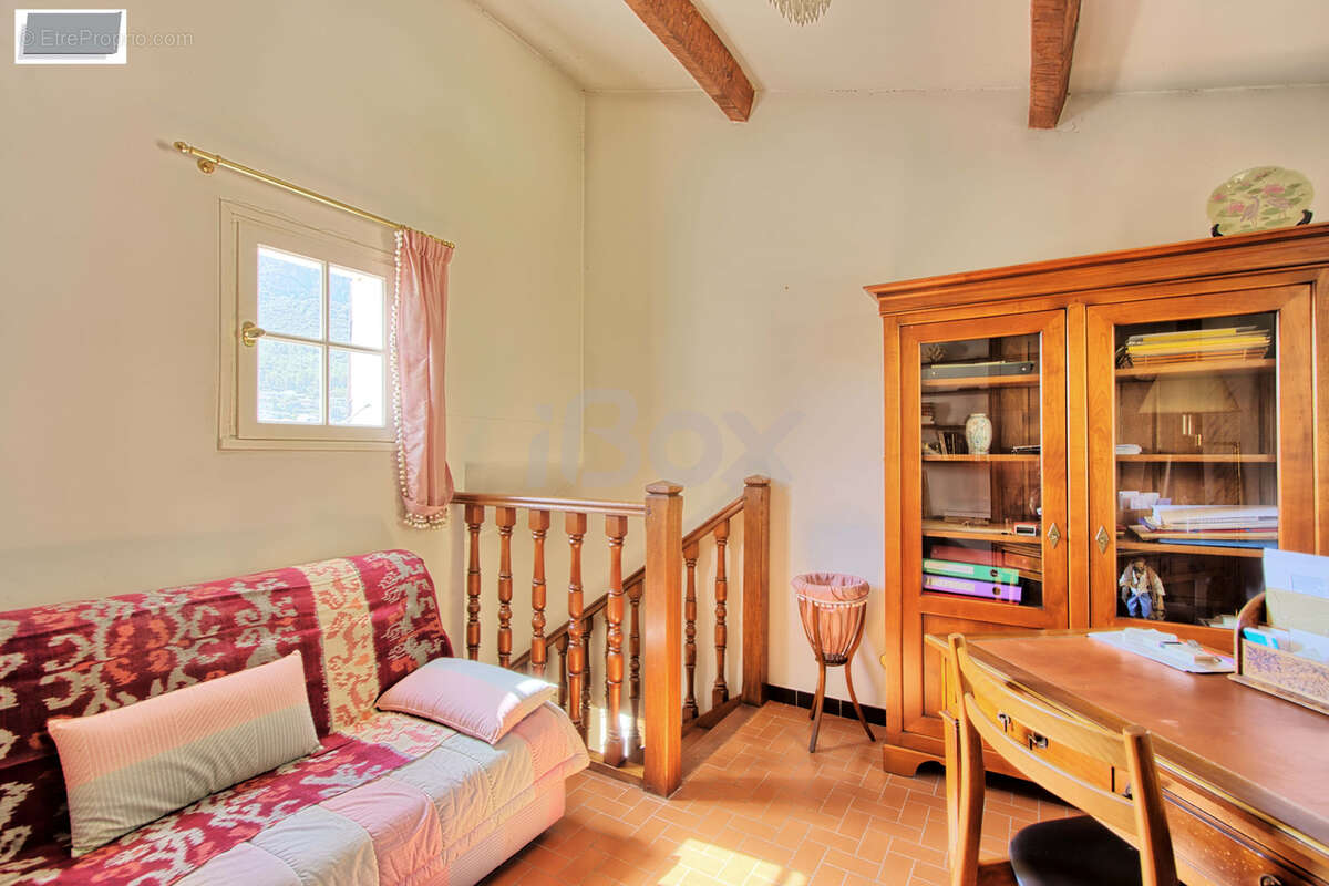 Le Revest les Eaux, grande maison de 160m2 sur 2211m2 de terrain - photo 12