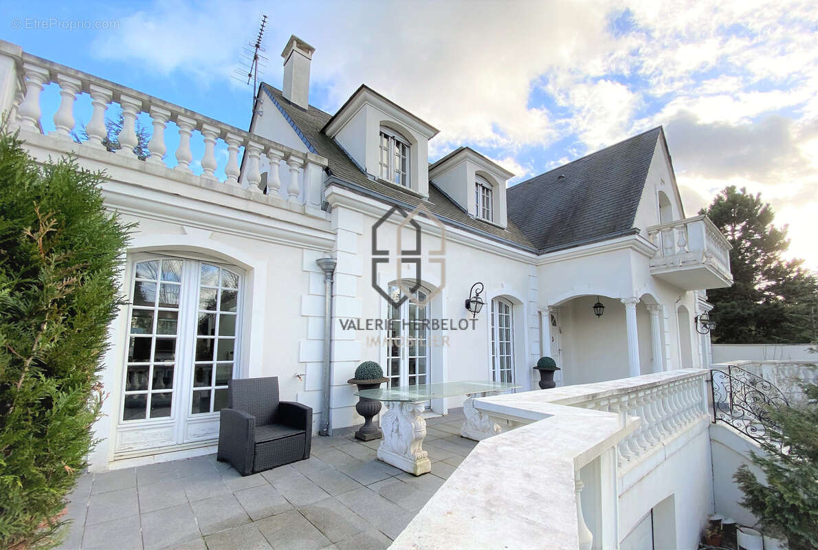 Maison à CHENNEVIERES-SUR-MARNE