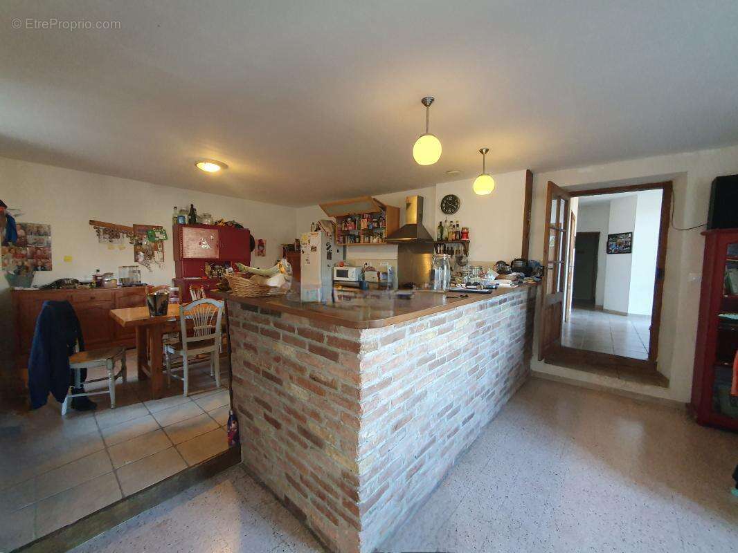  À VENDRE : Maison de caractère en pierres + dépendance - Cœur de Berrias ! - photo 5