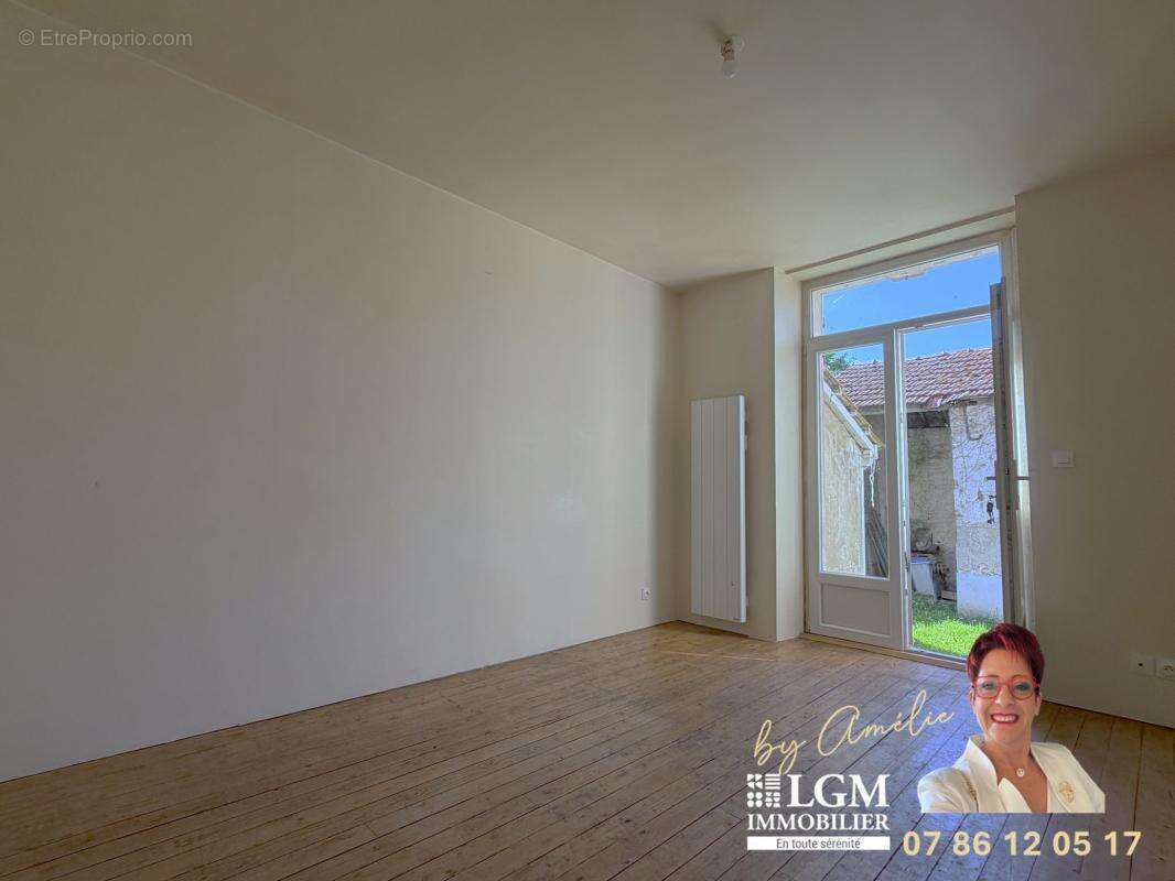 Crézancy – Maison de caractère 3 Chambres avec dépendances sur 784 m² - photo 6