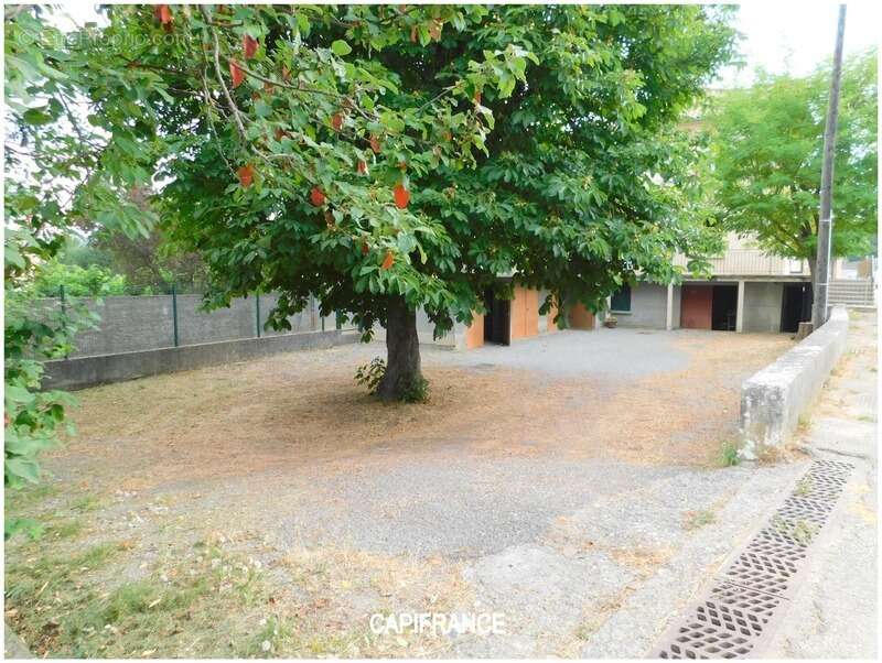 Commerce à LE CHAFFAUT-SAINT-JURSON