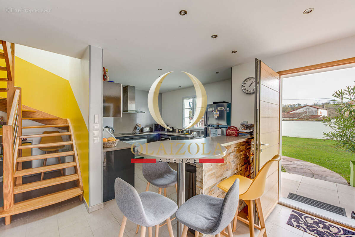 Maison à SAINT-PEE-SUR-NIVELLE