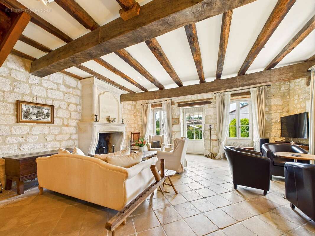 Élégante maison médiévale au cœur d’Issigeac, en Dordogne - photo 3
