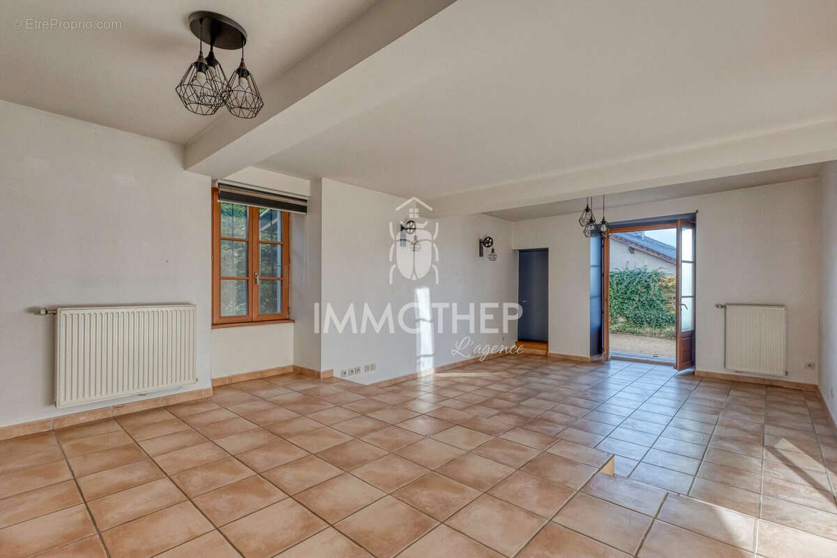 Appartement à SAINT-NAZAIRE-LES-EYMES