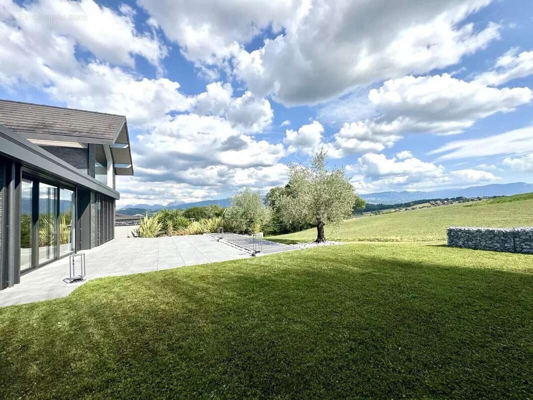 Villa contemporaine sur les hauteurs de Rumilly À vendre - photo 3