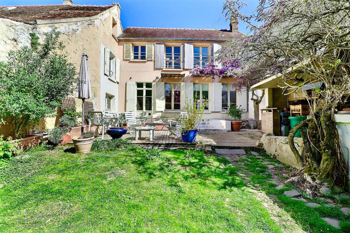 Maison à SAINT-NOM-LA-BRETECHE