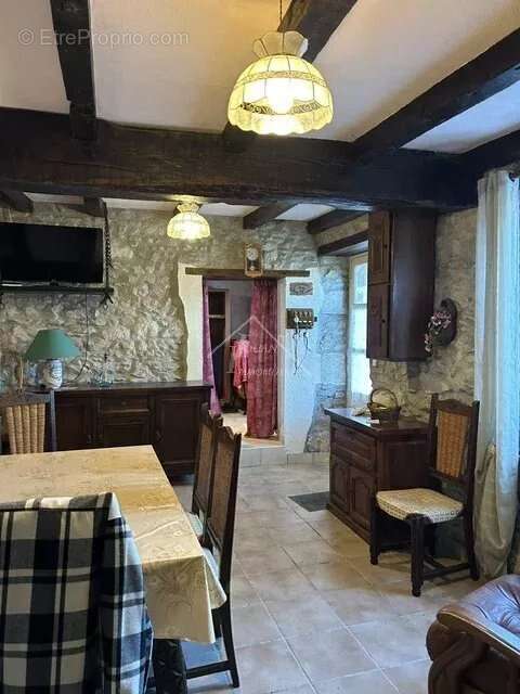 Maison à CHIRAT-L&#039;EGLISE