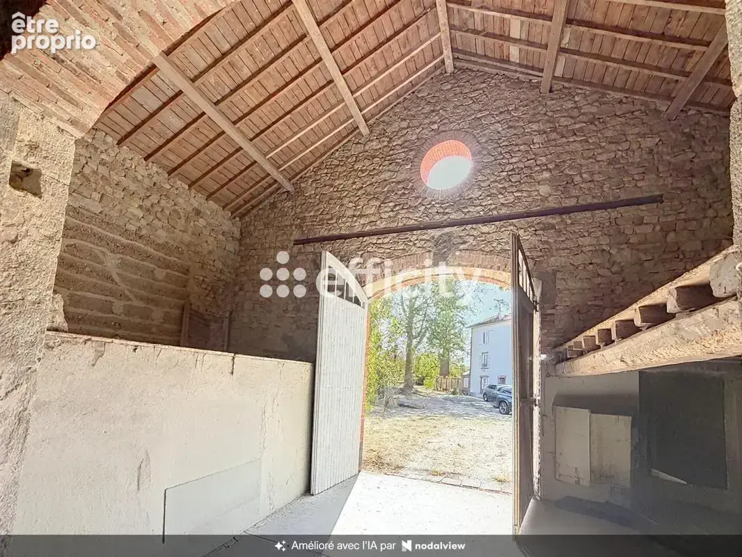Maison 370 m² à Peschadoires  - photo 12