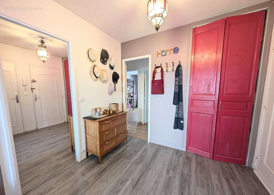 Appartement à LES ESSARTS-LE-ROI