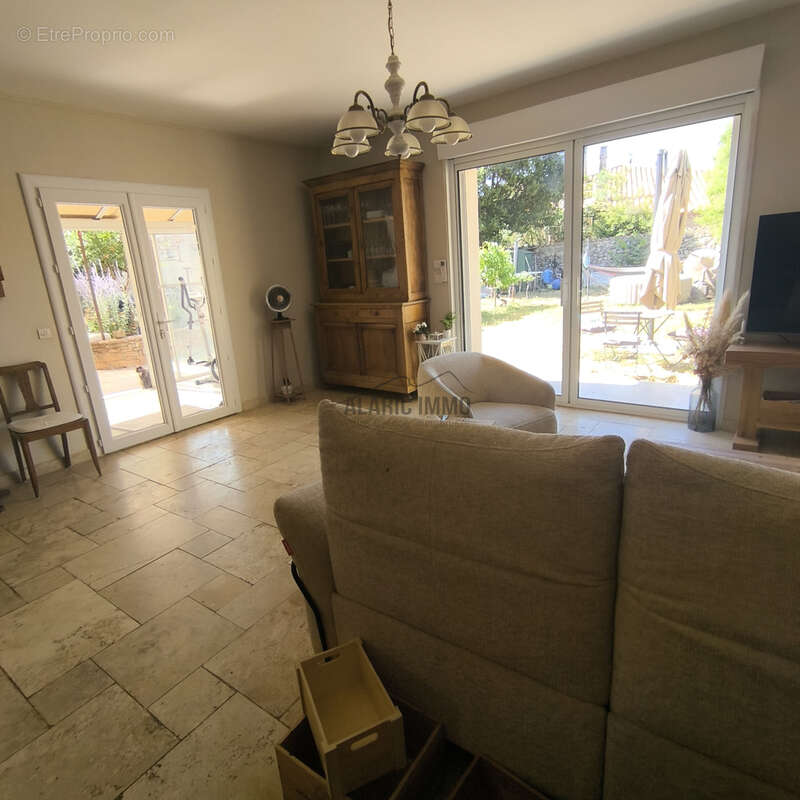 Maison  de charme en pierre avec jardin clos et parking privé - photo 5