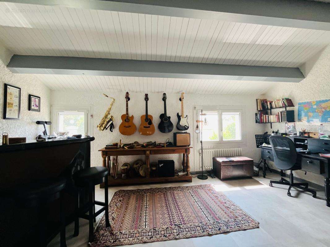 Maison familiale en parfait état avec studio indépendant à Aytré! - photo 6