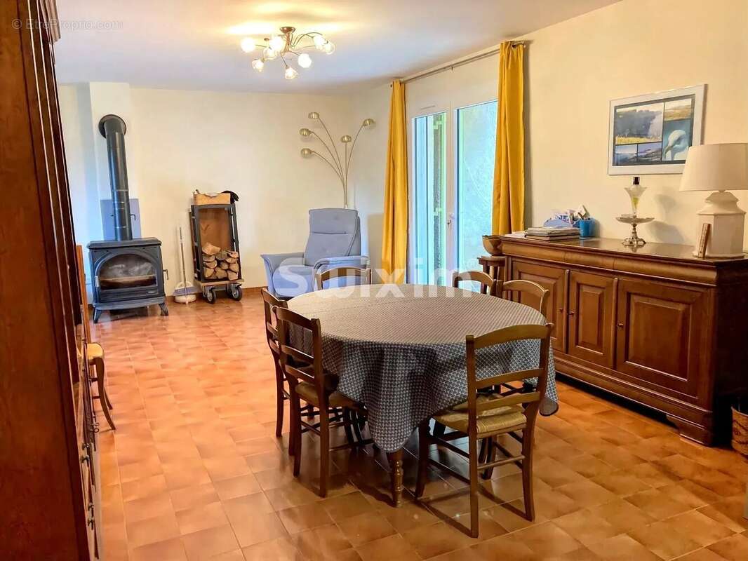 Maison à MONTELIER