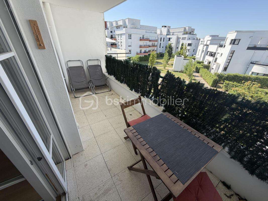 Charmant petit F3 récent avec loggia, ascenseur et double parking - photo 10