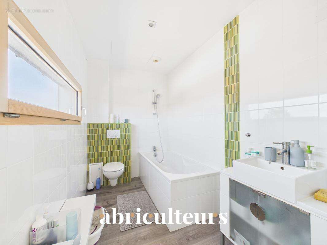 Maison familiale d'architecte de 219M2 en vente à Rezé, rue de l’Aérodrome (44400) - photo 14