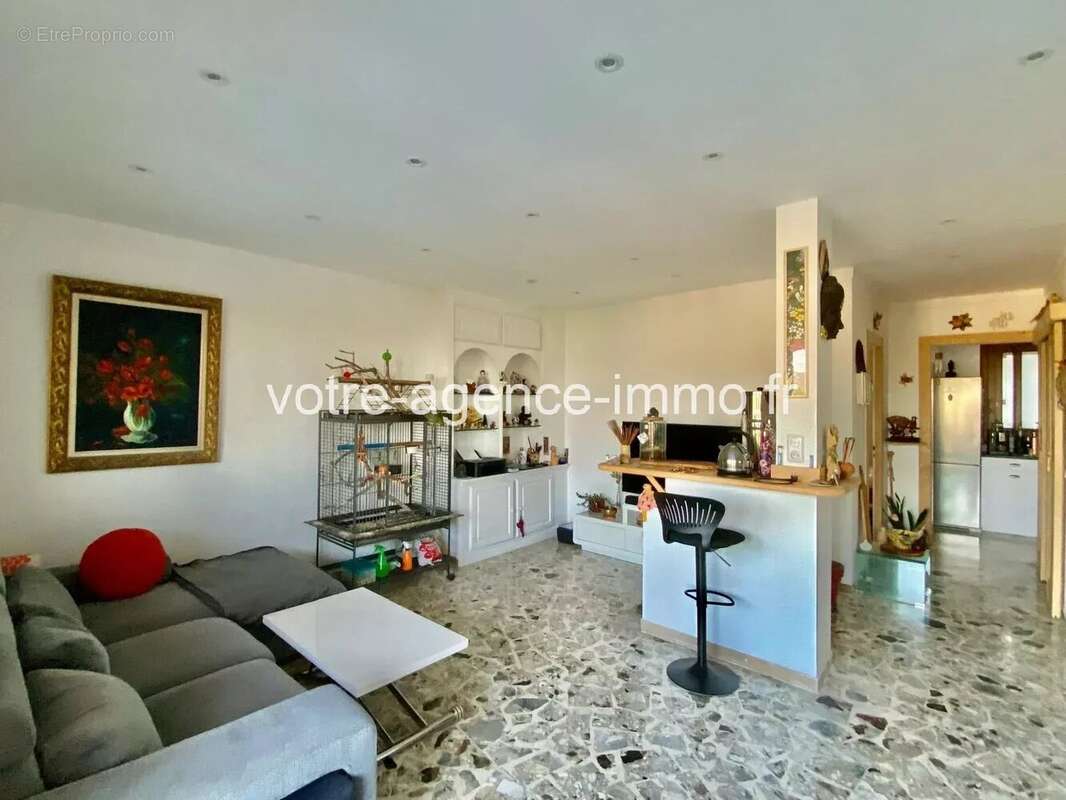 Appartement à BERRE-LES-ALPES