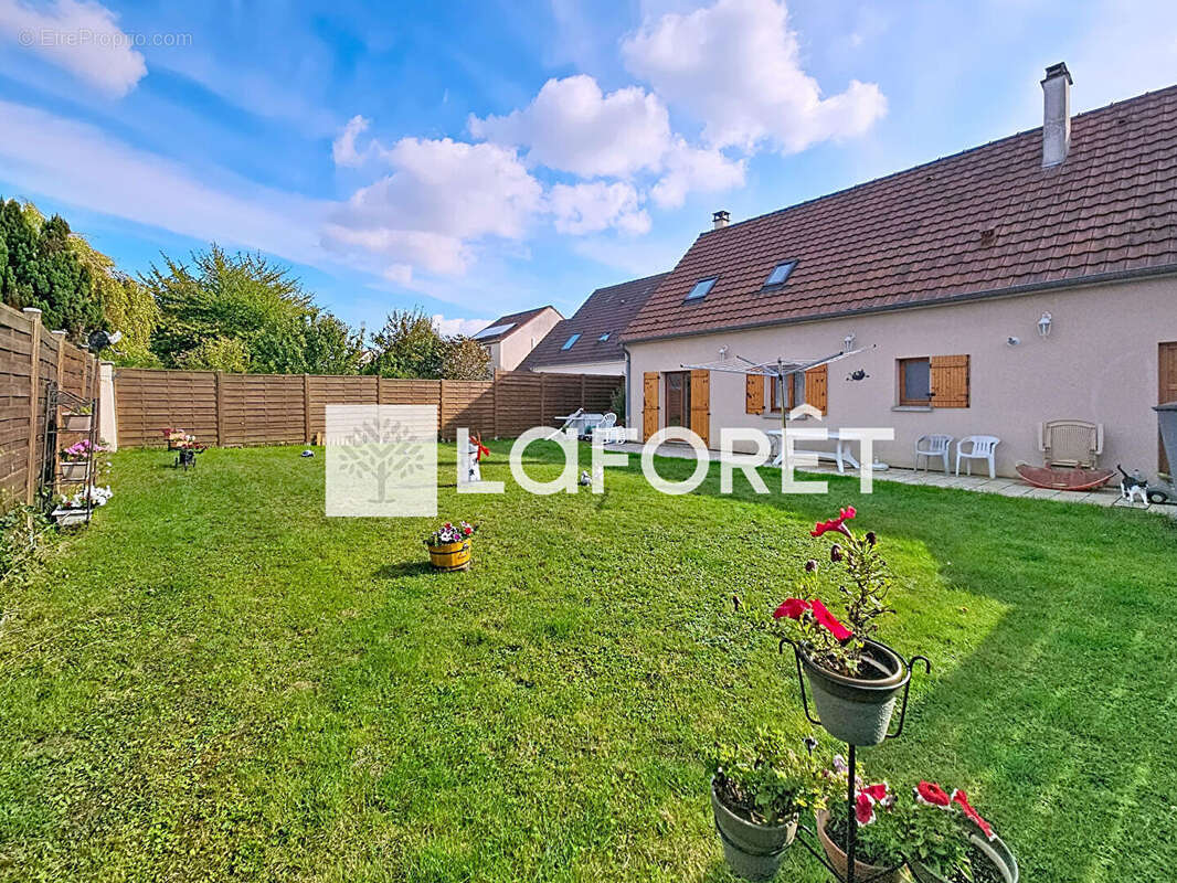 Maison à MOISSY-CRAMAYEL