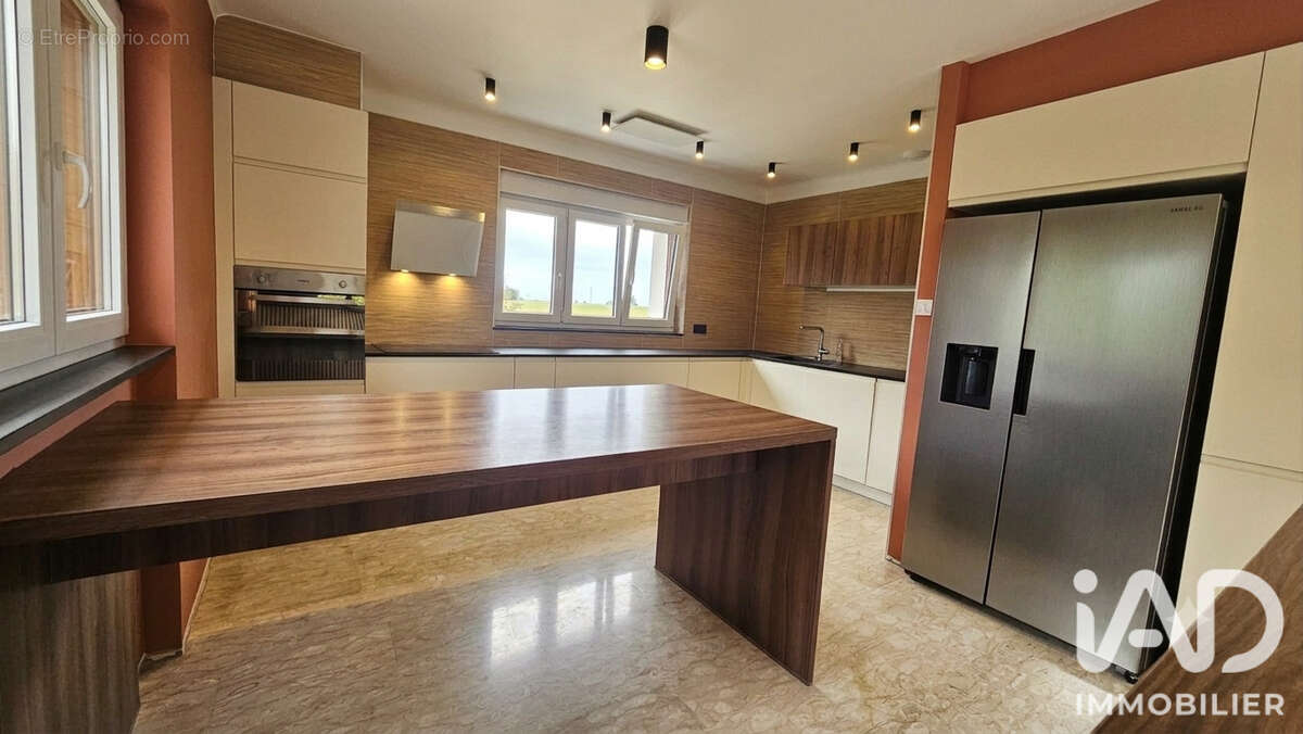 Maison 128 m² à Saint-Privat-La-Montagne  - photo 4