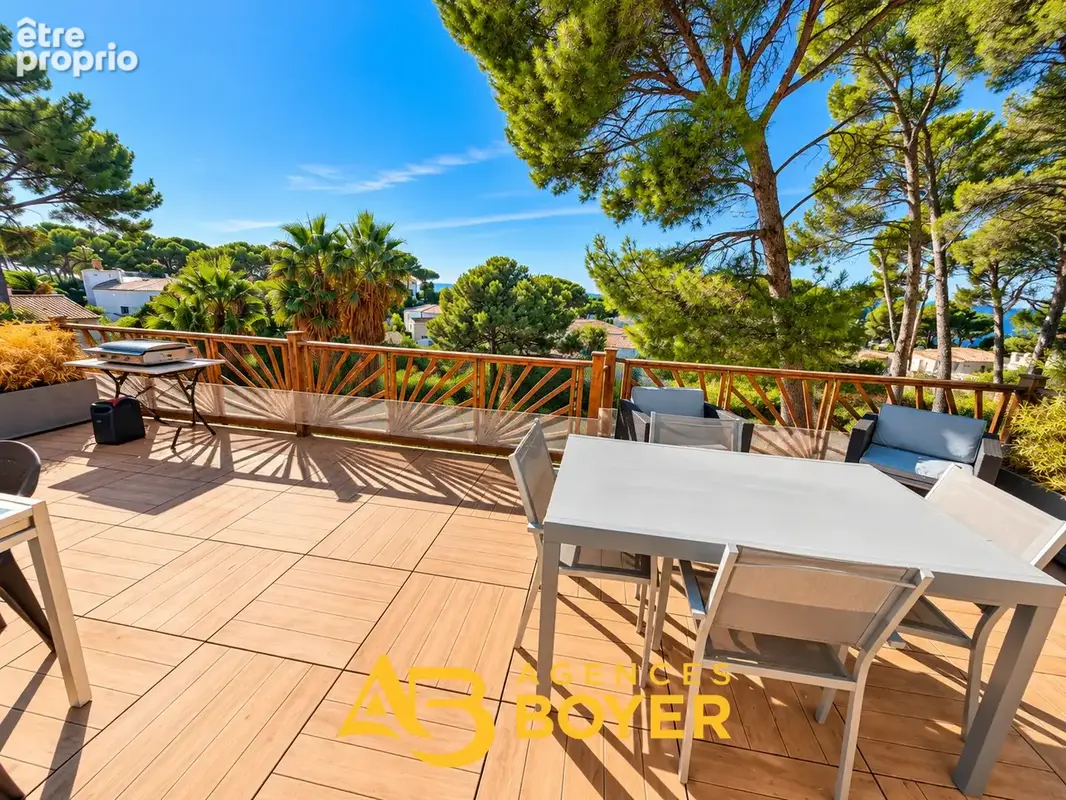 Sanary-sur-Mer Beaucours   Maison avec vue mer et pinède en résidence sécurisé - photo 4