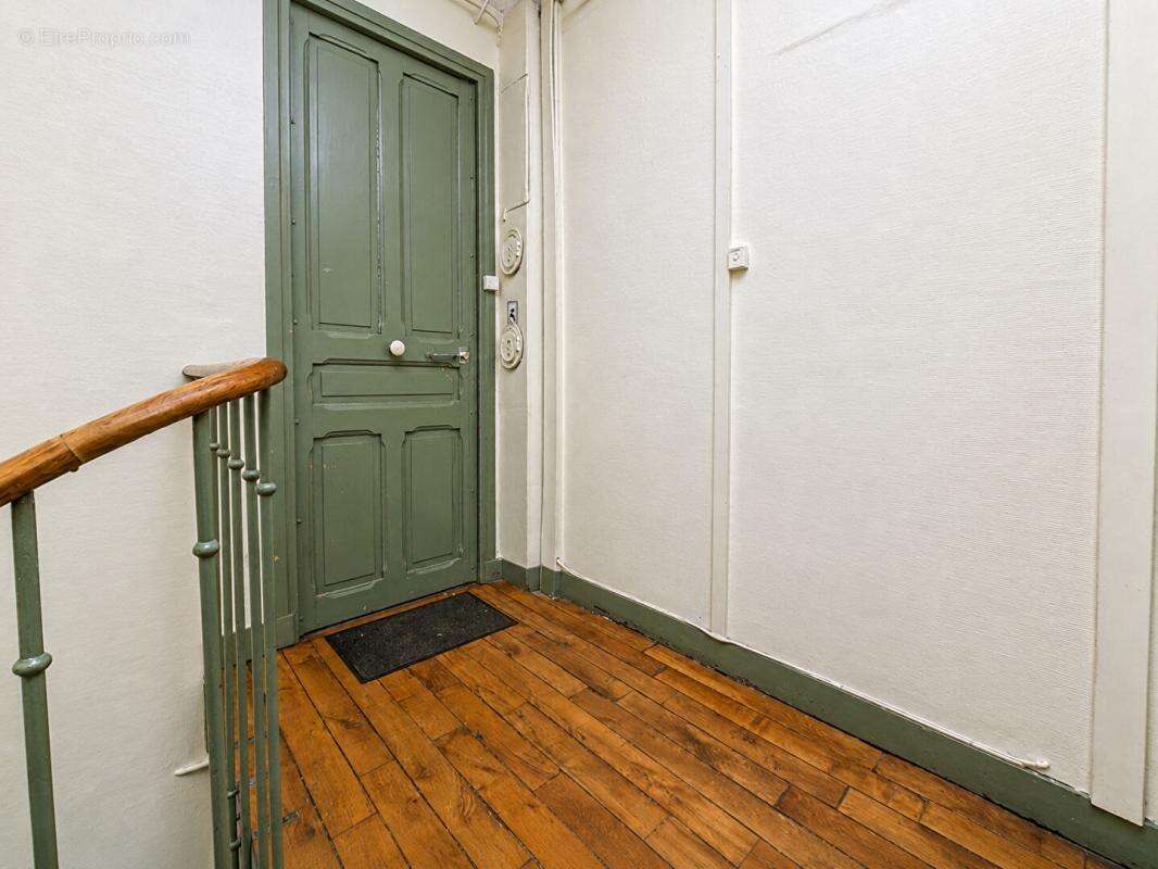 Bois-Colombes - Dernier étage, deux balcons et près de 20 m² de combles - photo 11