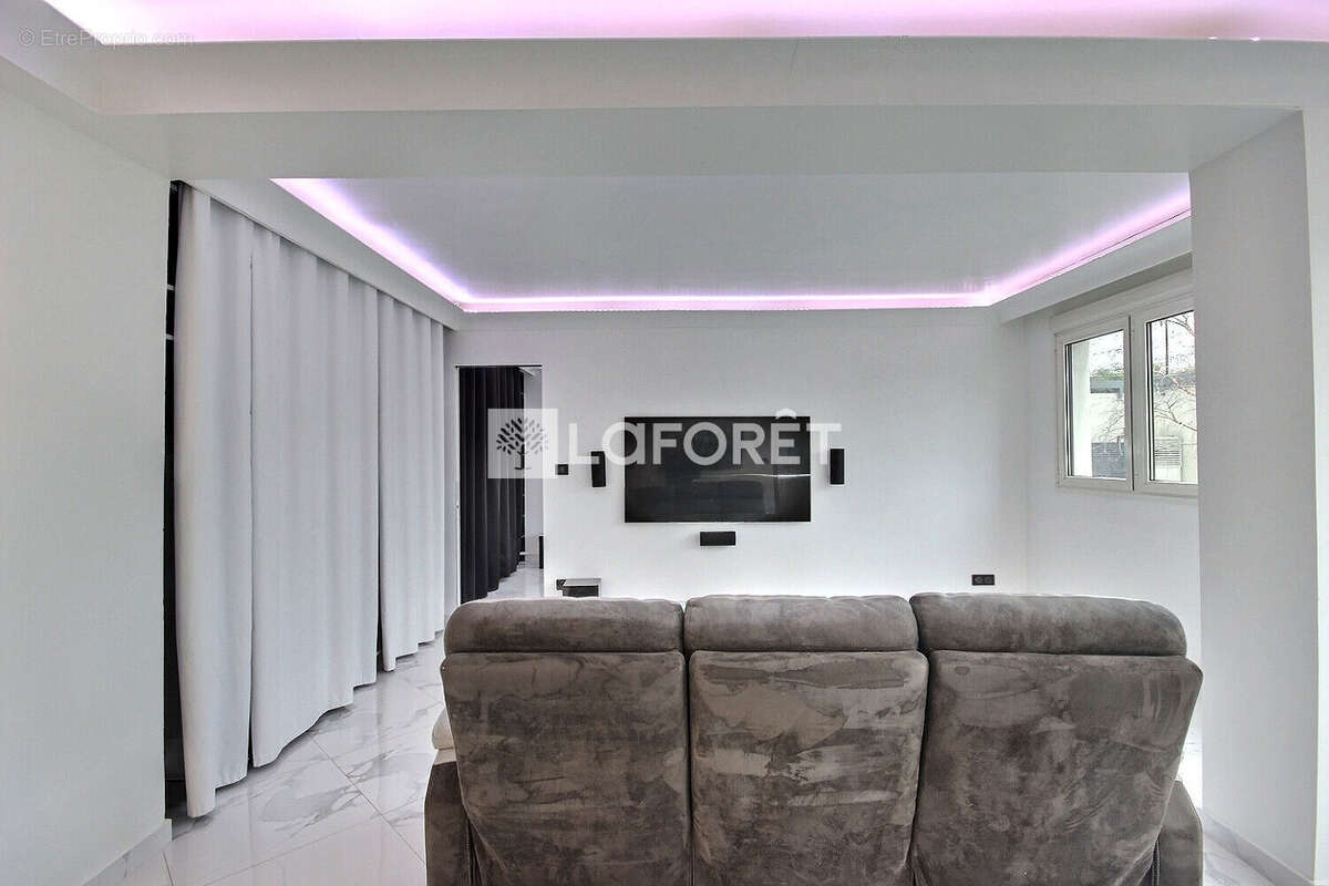 Appartement à COURBEVOIE